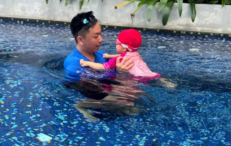/classes/infant-baby-swimming-lesson